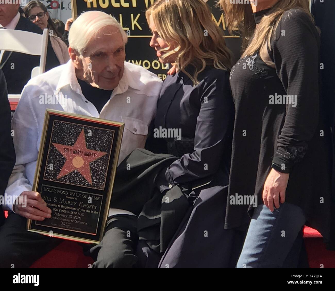 15 février 2020, Hollywood, Californie, États-Unis: I160889 CHW.Hollywood Chamber Of Commerce Honors Sid & Marty Krofft With Star On the Hollywood Walk Of Fame .6201 Hollywood Boulevard, Los Angeles, Californie, États-Unis .02/13/2020 .MARTY KROFFT, MAUREEN MCCORMICK ET SUSAN OLSON .Clinton H.Wallace/Photomundo International Photos/ image Credit: © Clinton Wallace/Globe Photos via ZUMA Wire) Banque D'Images
