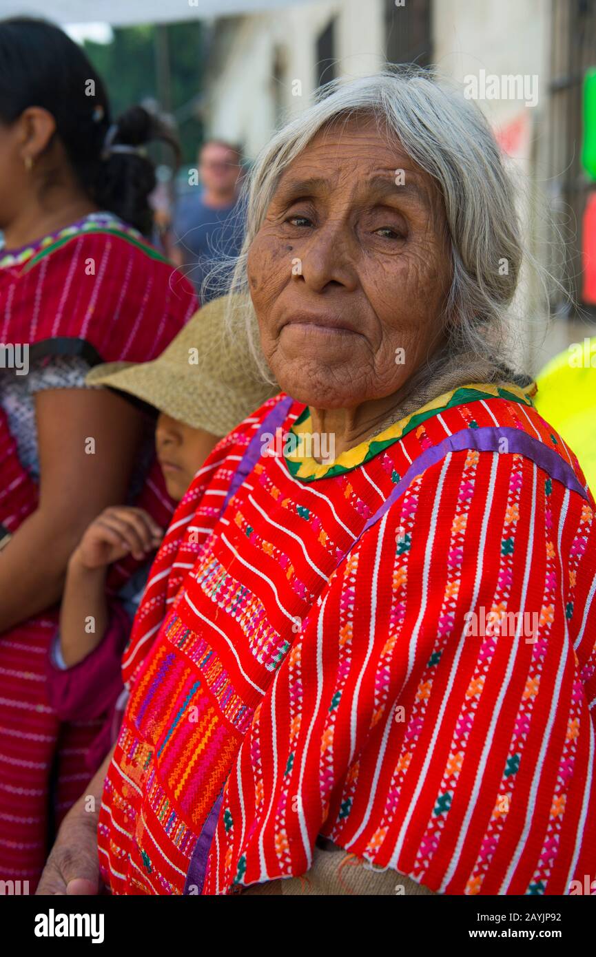 Portrait d'une vieille femme Mixtec à Oaxaca, au Mexique. Banque D'Images