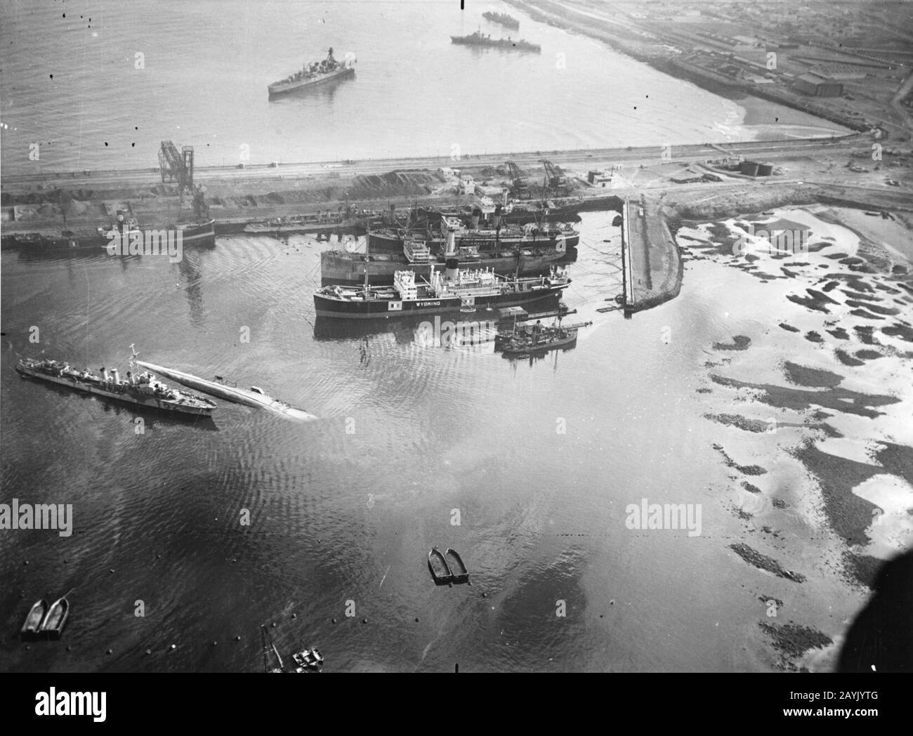 Marine française et navires commerciaux à Casablanca harbou après la bataille du 8 novembre 1942. Banque D'Images