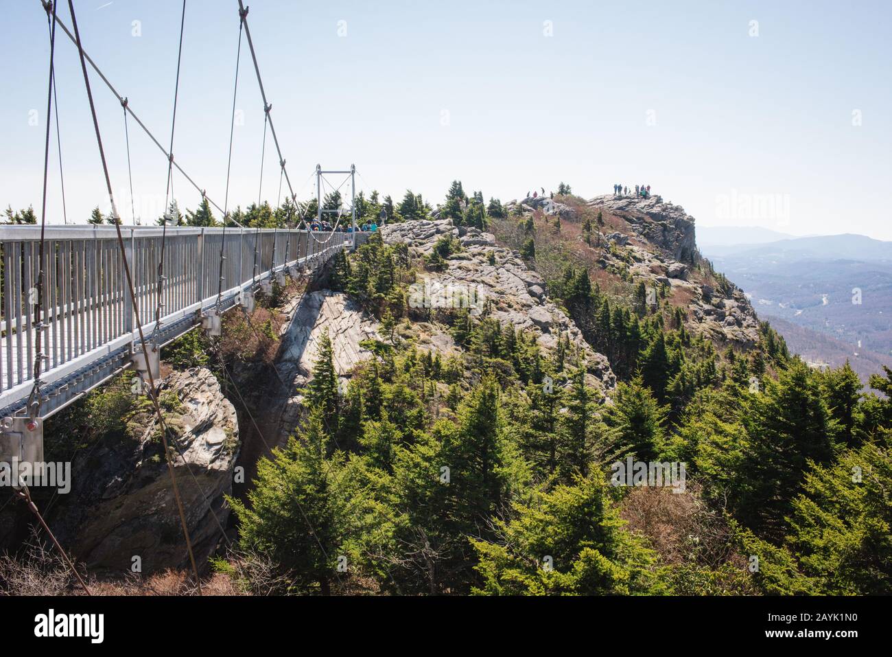 Le Pont Mile High Swinging est une attraction populaire à Grandfather Mountain près de Linville, Caroline du Nord. Banque D'Images
