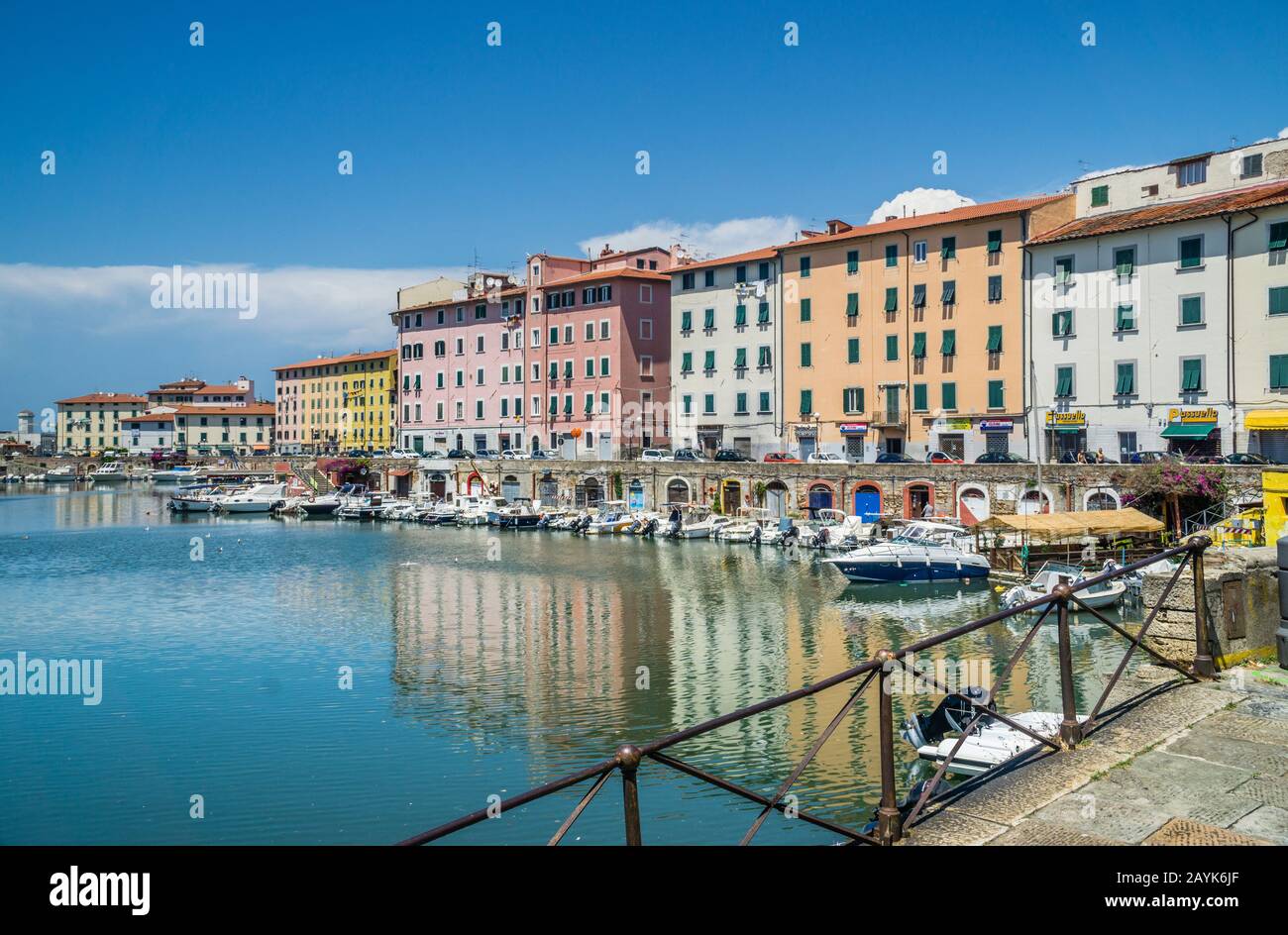 Fosso Reale front de mer de Livourne historique faving le quartier de Venise de Livourne et Fortezza Nuova, Livourne, Toscane, Italie Banque D'Images