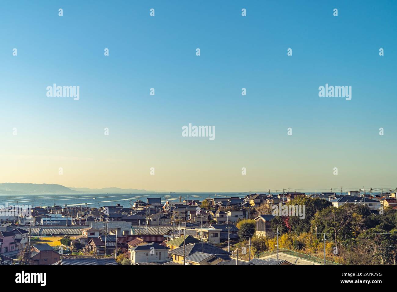 Paysage Urbain D Akashi Au Soleil Avec Fond Ciel Bleu Clair Prefecture De Hyogo Japon Photo Stock Alamy