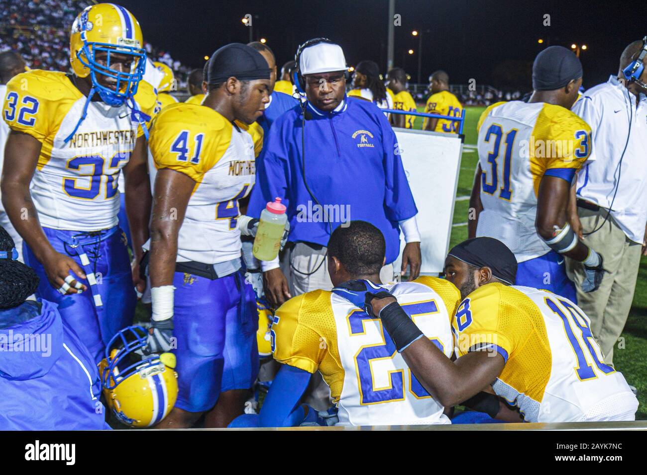 Miami Florida, Miami Dade College North Campus, Traz Powell Stadium, jeu de football de lycée, Northwestern vs Central, Black Blacks African Afri Banque D'Images