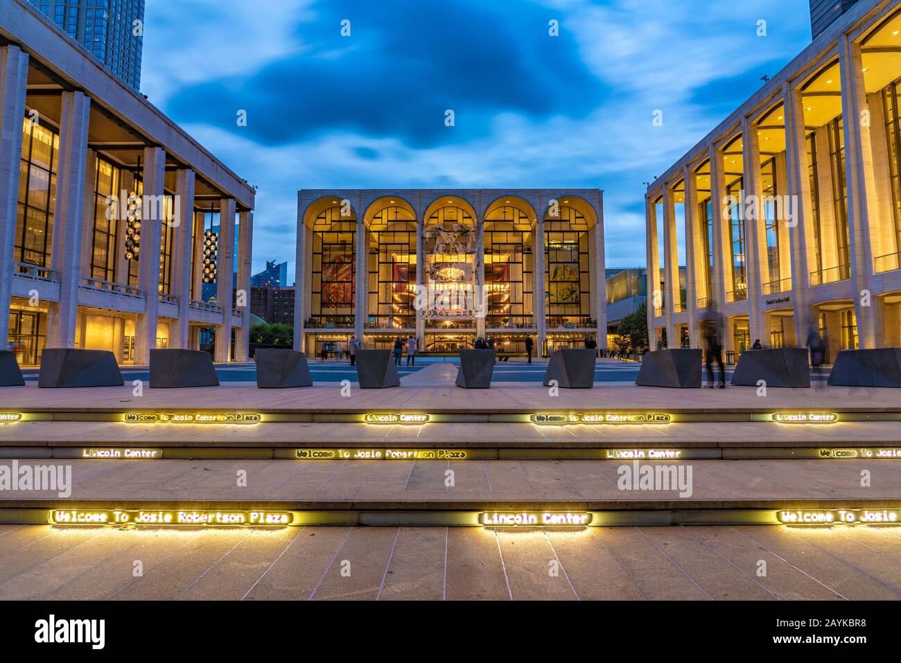 New YORK, États-Unis - OCTOBRE 09: C'est une vue en soirée du Lincoln Center of Performing Arts dans le centre de Manhattan le 09 octobre 2019 à New Yor Banque D'Images