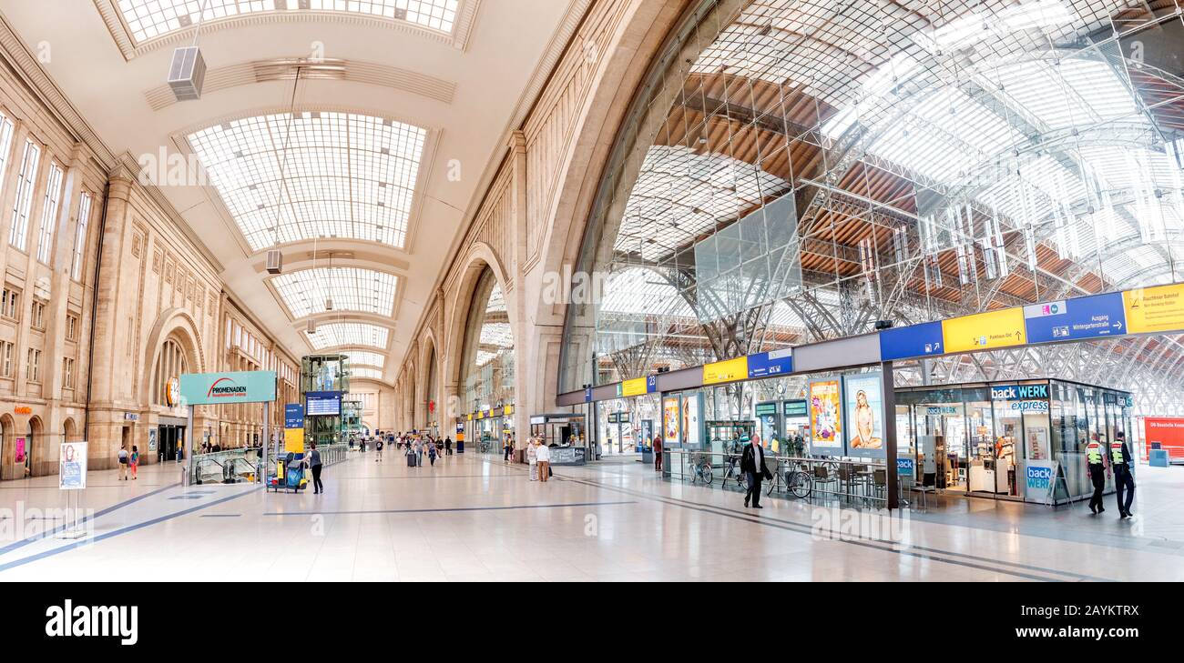 Leipzig, ALLEMAGNE - 21 MAI 2018 : intérieur de la gare Hauptbahnhof de Leipzig, Allemagne. Banque D'Images