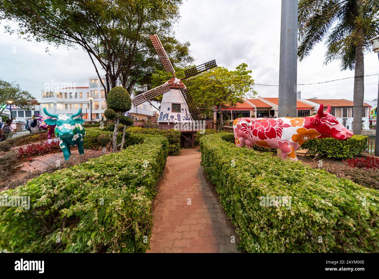 Malacca (Melaka) bâtiment colonial rouge typique à la place néerlandaise. Malacca est l'une des villes du patrimoine mondial De L'Unesco sur le détroit de Melaka. Banque D'Images