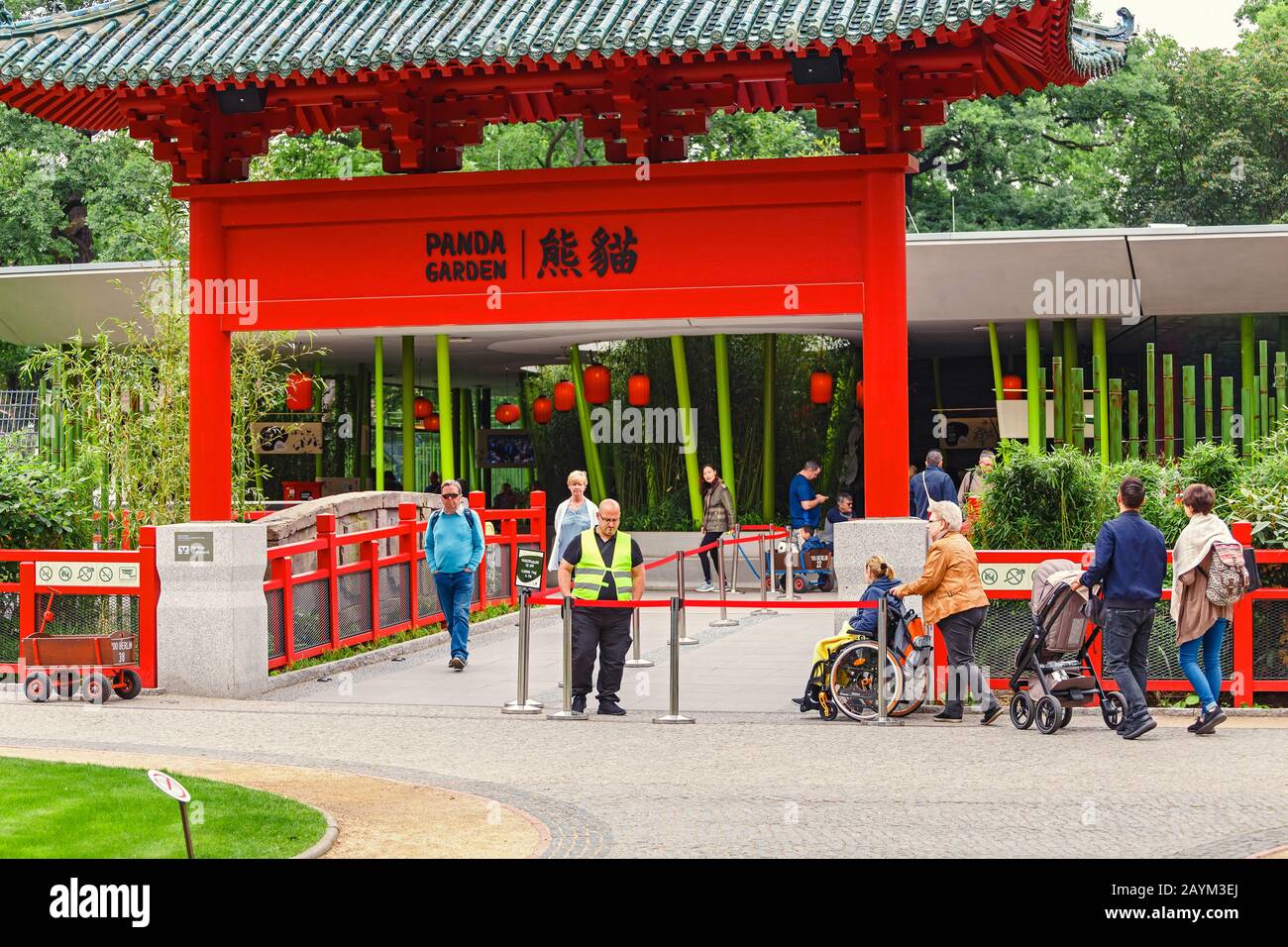 18 MAI 2018, BERLIN, ALLEMAGNE : entrée au jardin du panda au zoo de Berlin Banque D'Images