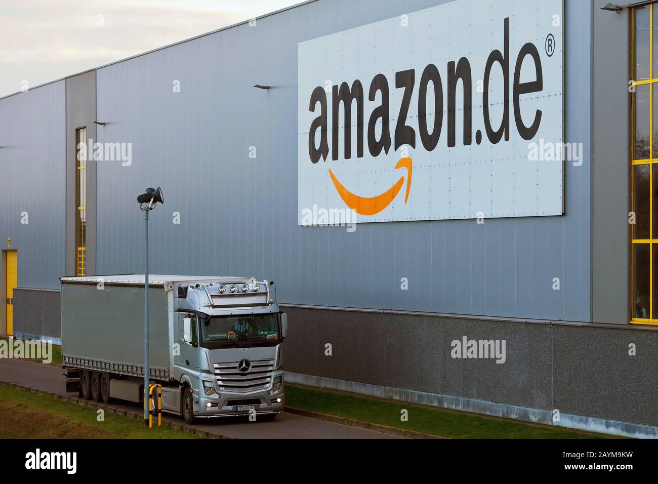 Amazon entrepot logistics storage Banque de photographies et d’images à ...