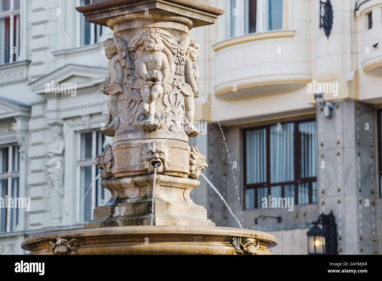 La statue et la fontaine du Chevalier Roland de Bratislava ont été construites au XVIe siècle Banque D'Images