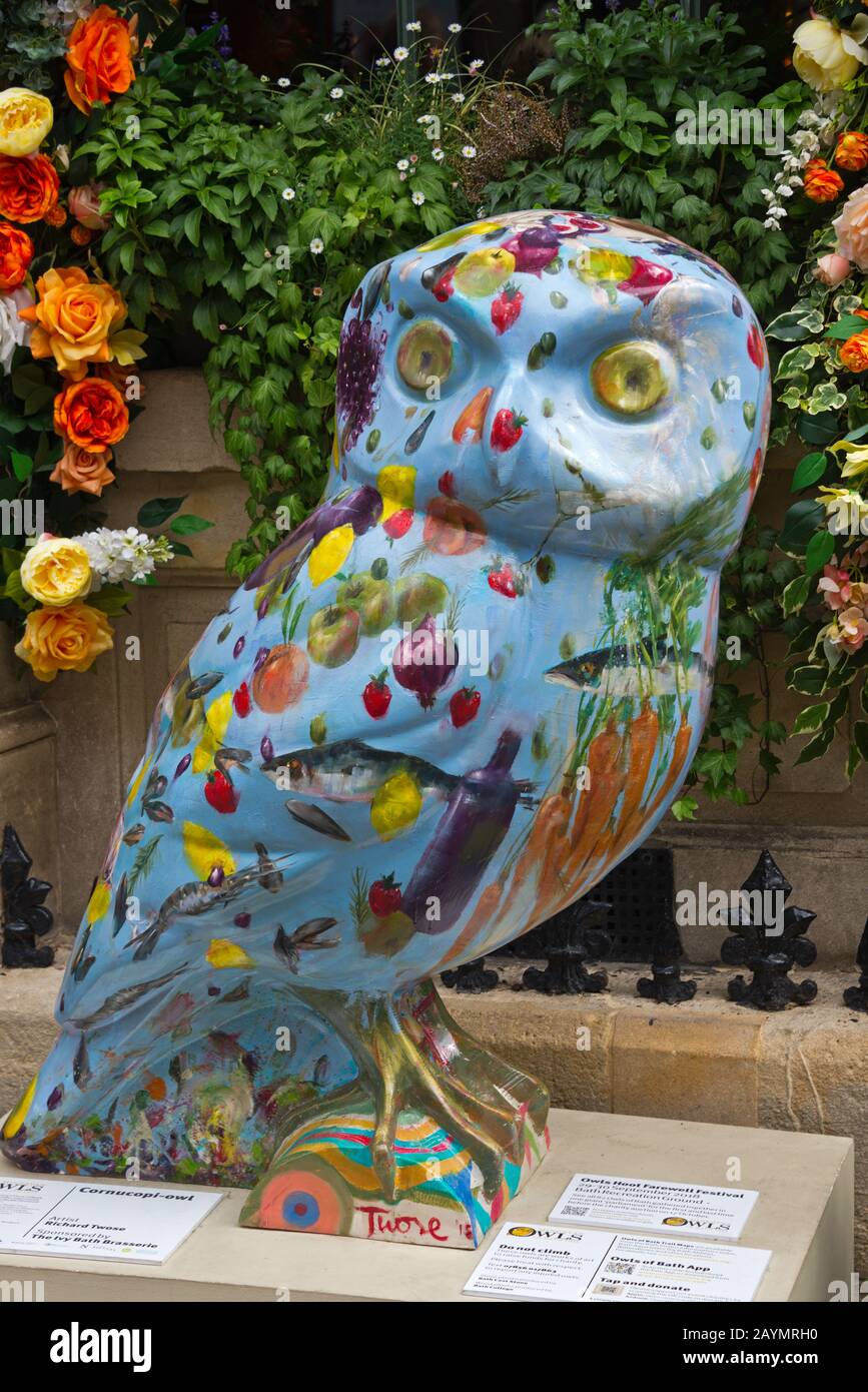 Sculptures en chouette peintes autour du centre-ville de Bath à la fin de l'été 2018. Bath, somerset ; Angleterre, Royaume-Uni Banque D'Images