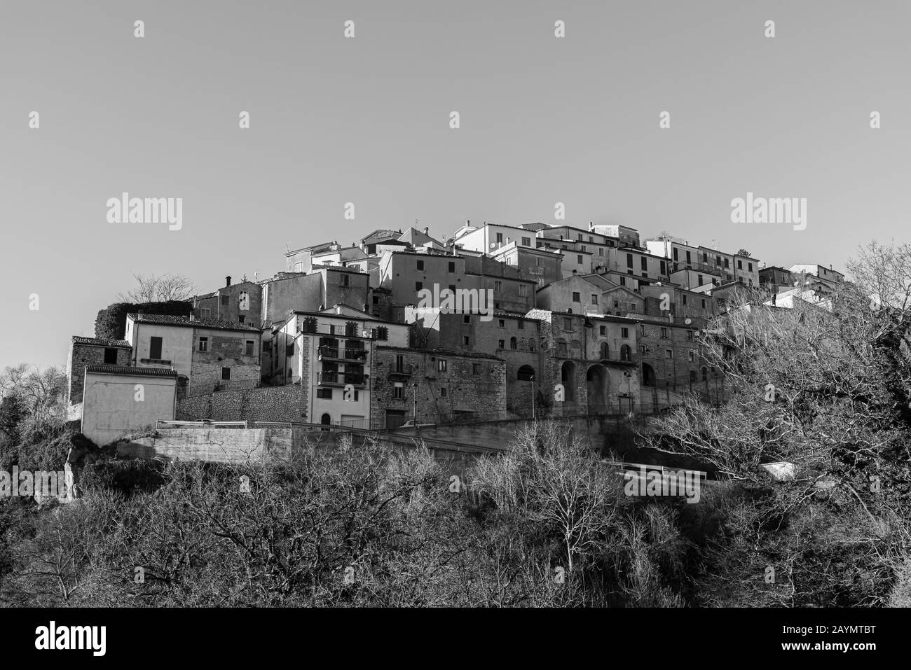 Miranda, Isernia, Molise. Dans la province d'Isernia, à quelques kilomètres de la ville de Pentra, il y a Miranda, un charmant village à 900 M. Abov Banque D'Images