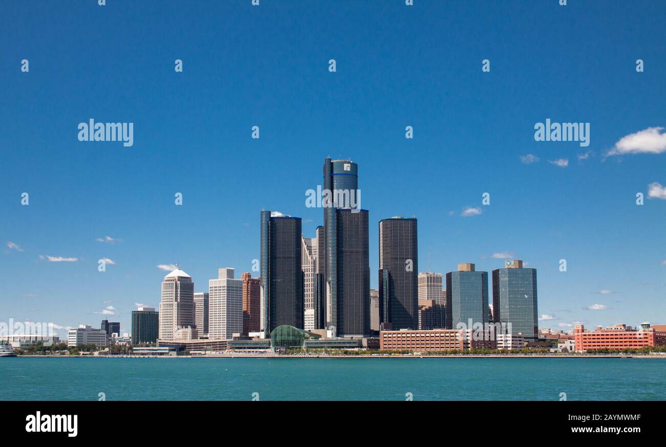 Gratte-ciel dans le centre-ville de Detroit depuis la rivière Detroit, Michigan, États-Unis Banque D'Images