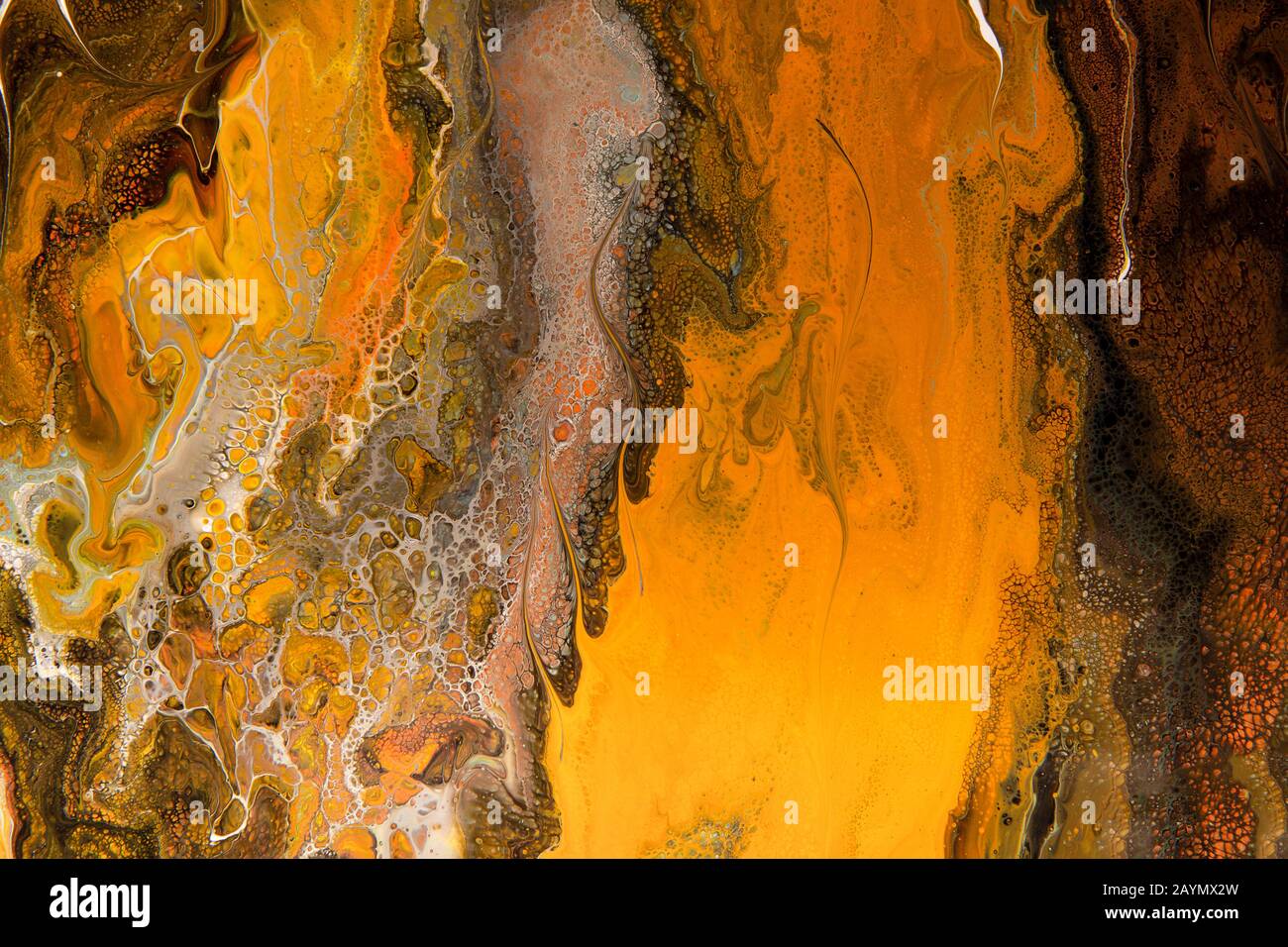 Effet marbalisé. Motif en marbre liquide avec poudre de bronze Banque D'Images