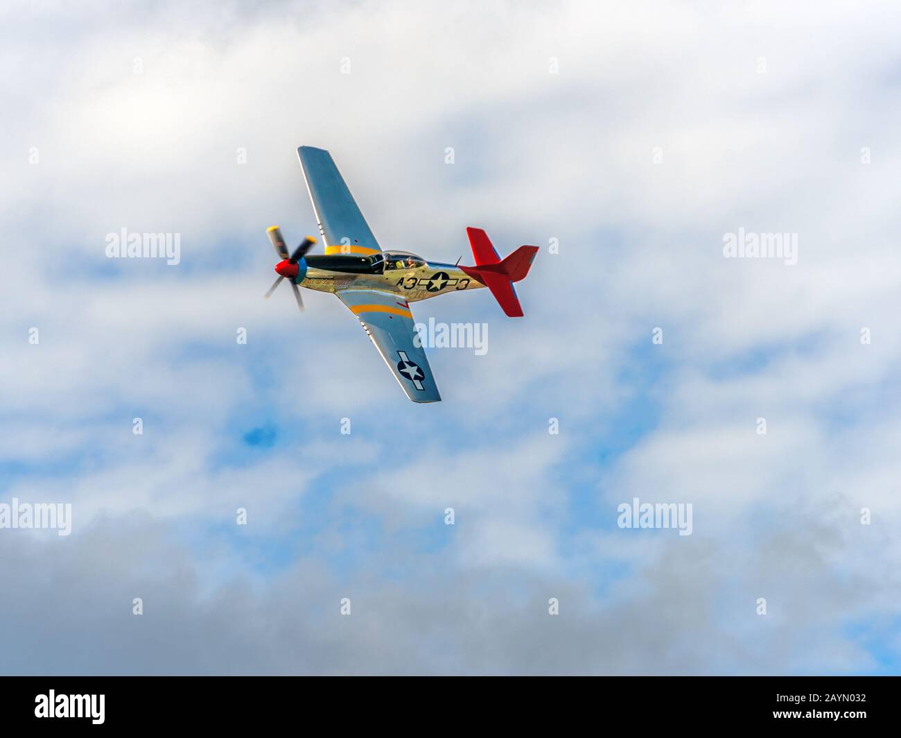 Nord américain P51D Mustang de la Collection Hanger 11 peint Dans les couleurs de l'escadron de l'UASSA des voiles rouges WW2 Banque D'Images