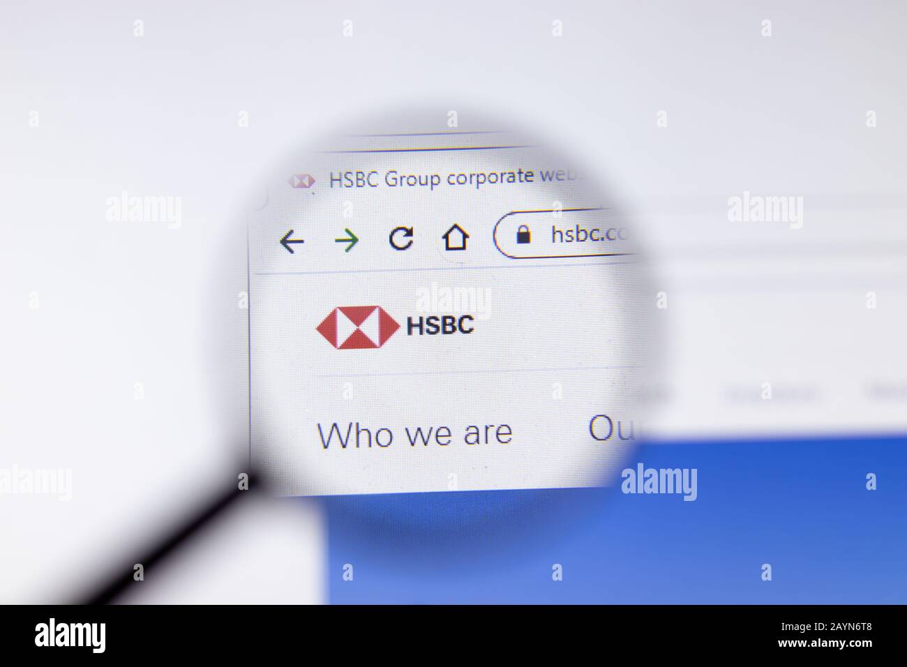 Saint-Pétersbourg, Russie - 18 février 2020 : logo de la page du site Web de la société HSBC sur un écran portable. Écran avec icône, éditorial illustratif Banque D'Images