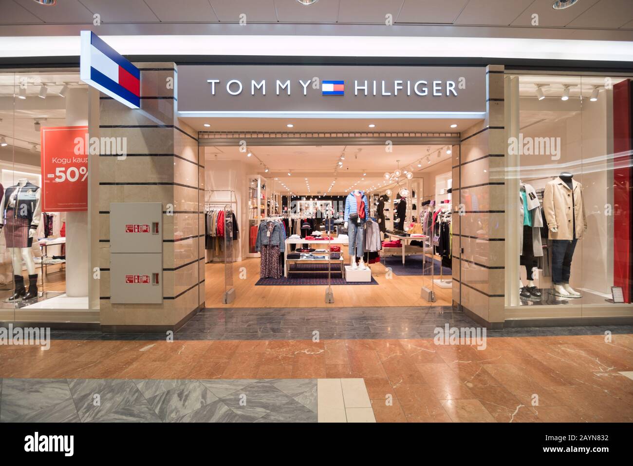 Tommy Hilfiger shop façade à Tallinn, Estonie, 9.2.2020 Photo Stock - Alamy