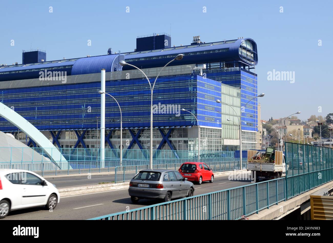 Hôtel Du Département Des Bouches-Du-Rhône (Wera Alsop, 1994) Aka Le Grand Bleu (Lauréat Du Prix Stirling) & Highway, Marseille Provence France Banque D'Images