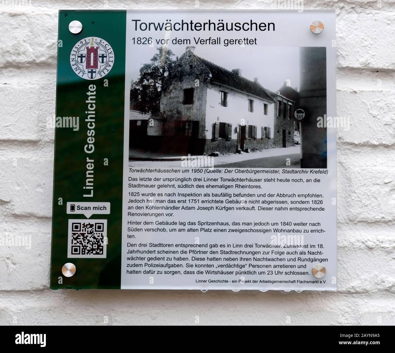 Plaque informant du sauvetage du cottage Gatekeepers de 1751, Krefeld Linn, NRW, Allemagne. Banque D'Images