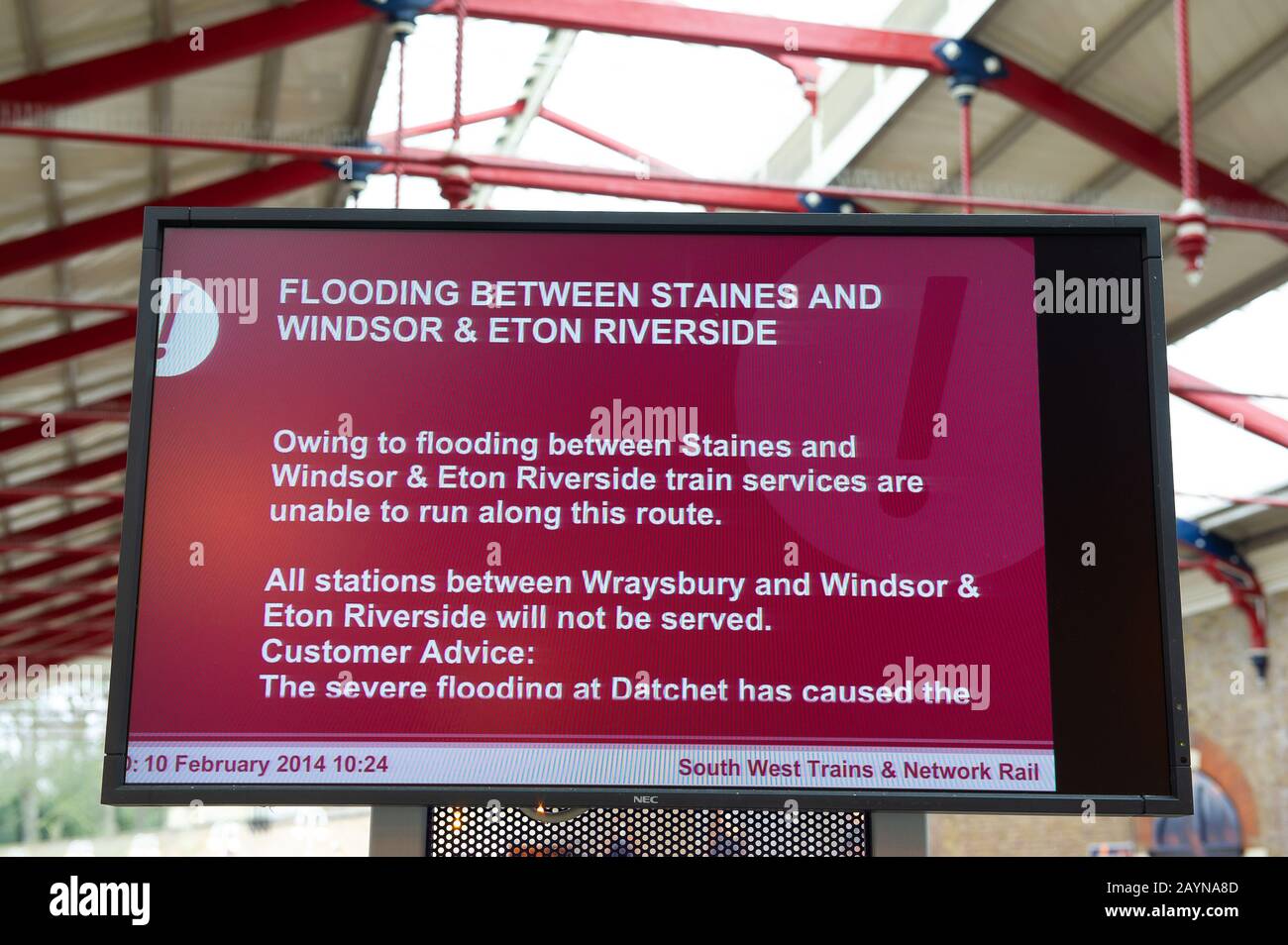 Panneaux d'annulation du train, Windsor & Eton Riverside Station, Windsor, Berkshire, Royaume-Uni. 10 février 2014. Suite à de fortes pluies, la Tamise a fait éclater sa banque à Eton, Windsor et Datchet, ce qui a entraîné l'annulation de trains de Windsor à Datchet. Crédit : Maureen Mclean/Alay Banque D'Images