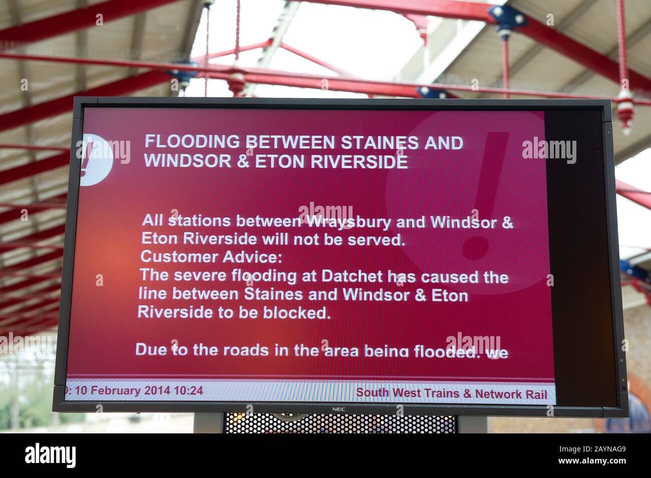 Panneaux d'annulation du train, Windsor & Eton Riverside Station, Windsor, Berkshire, Royaume-Uni. 10 février 2014. Suite à de fortes pluies, la Tamise a fait éclater sa banque à Eton, Windsor et Datchet, ce qui a entraîné l'annulation de trains de Windsor à Datchet. Crédit : Maureen Mclean/Alay Banque D'Images