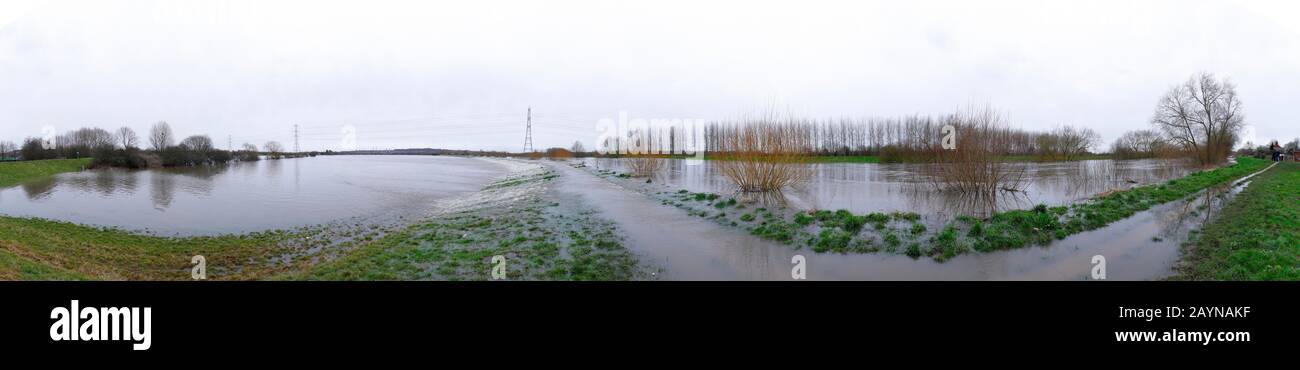 Un panorama d'inondations à Allerton Bywater, après l'explosion de la rivière aire, c'est des banques pendant la tempête Dennis Banque D'Images