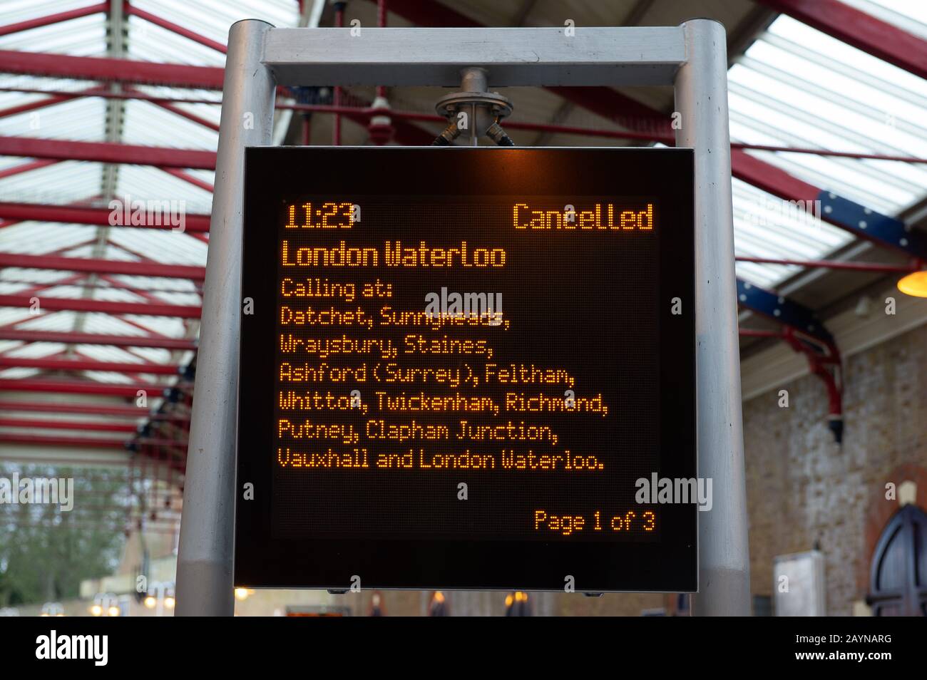 Panneaux d'annulation du train, Windsor & Eton Riverside Station, Windsor, Berkshire, Royaume-Uni. 10 février 2014. Suite à de fortes pluies, la Tamise a fait éclater sa banque à Eton, Windsor et Datchet, ce qui a entraîné l'annulation de trains de Windsor à Datchet. Crédit : Maureen Mclean/Alay Banque D'Images