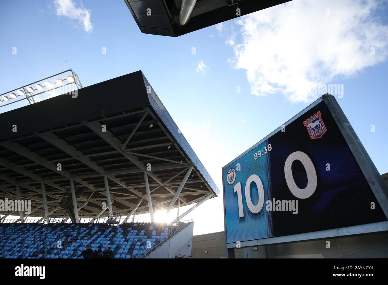 Le tableau d'affichage numérique montre le score final entre Manchester City et Ipswich Town après le cinquième match de la coupe FA des femmes au stade Academy, Manchester. Banque D'Images