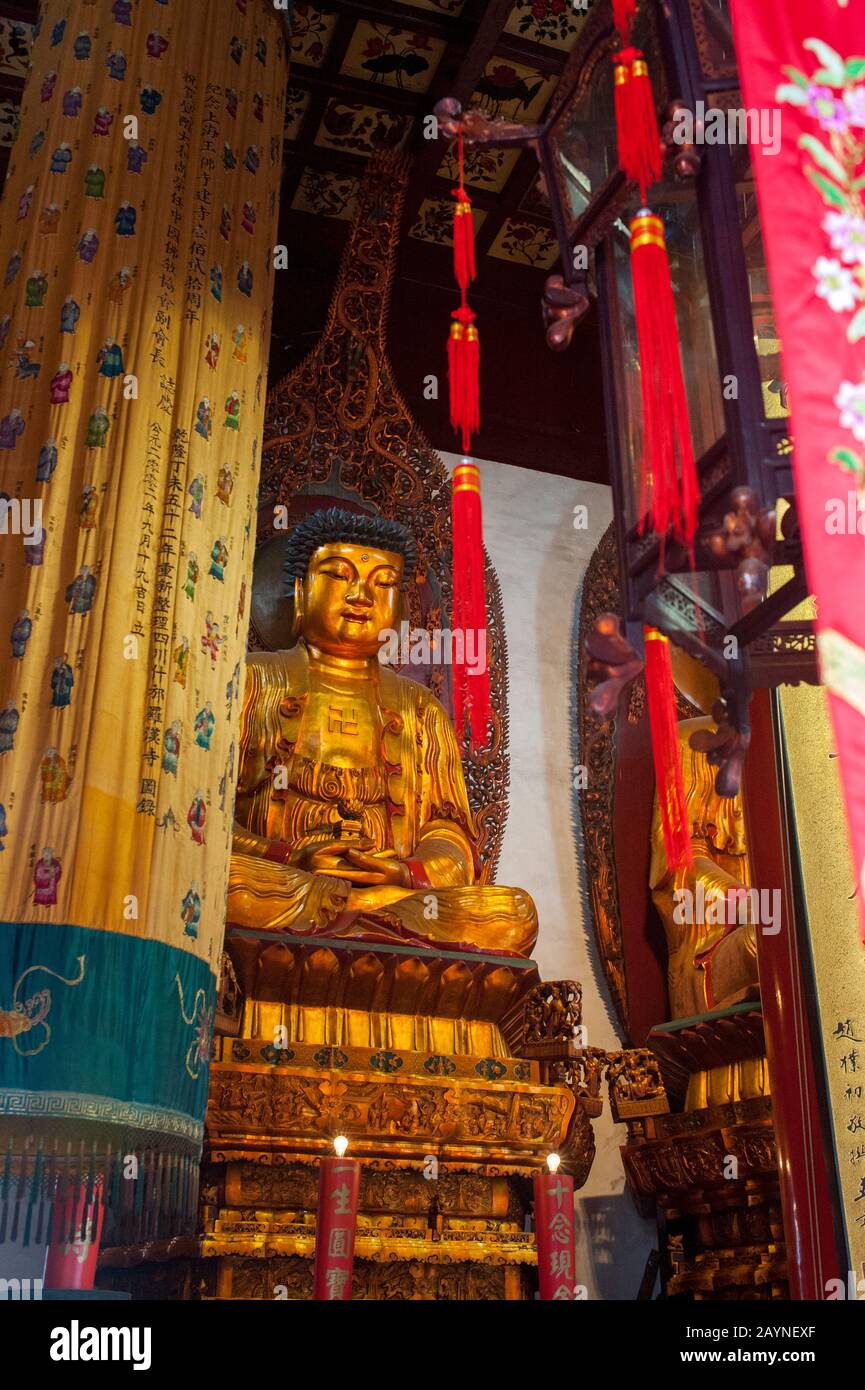 Statue de Bouddha dans le temple de Bouddha de Jade, temple bouddhiste à Shanghai, Chine. Banque D'Images
