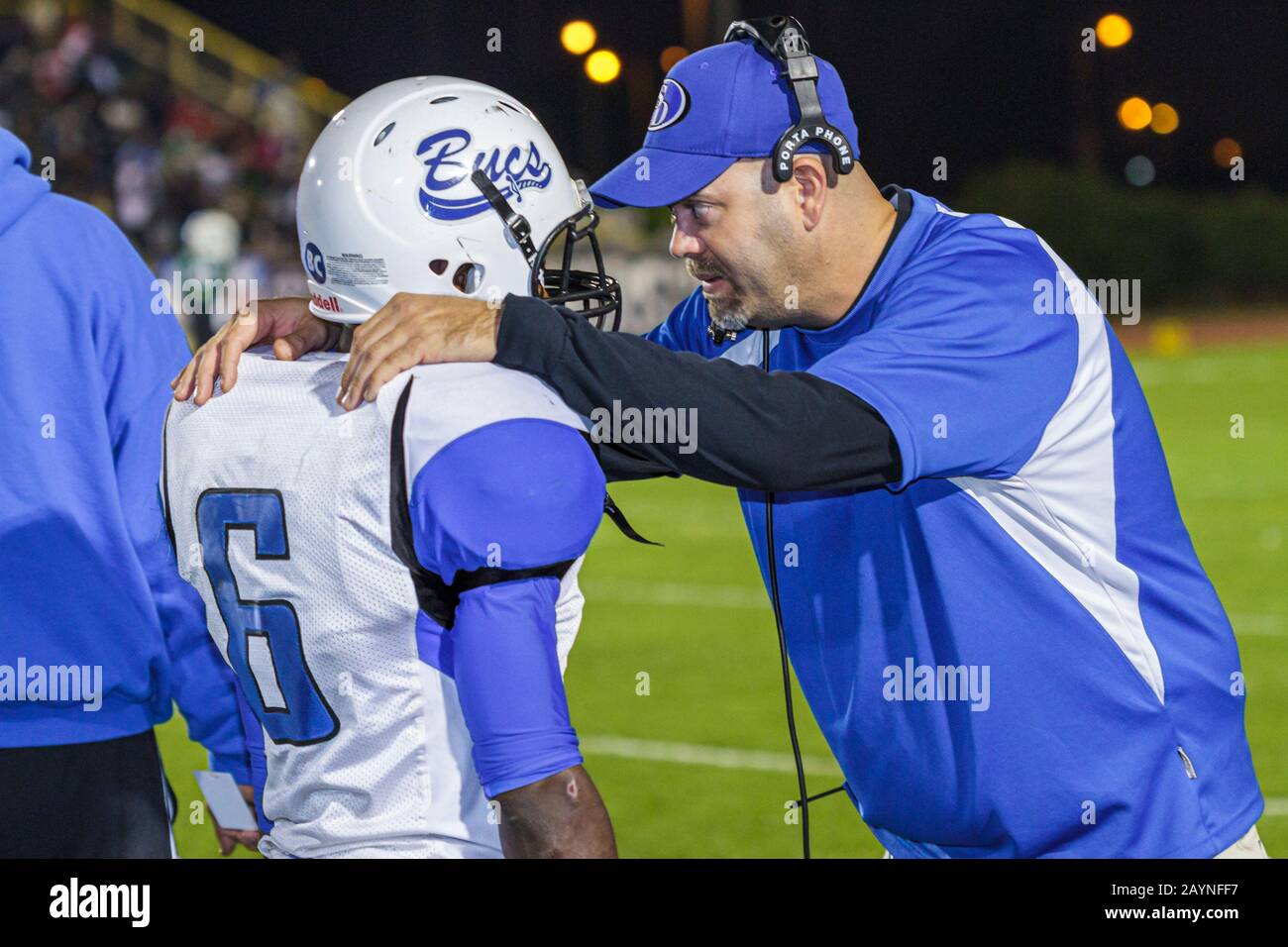 Miami Florida, Liberty City, Miami Dade College North Campus, Traz Powell Stadium, matchs de football des lycéens, Central vs South Dade, Black male teen, te Banque D'Images