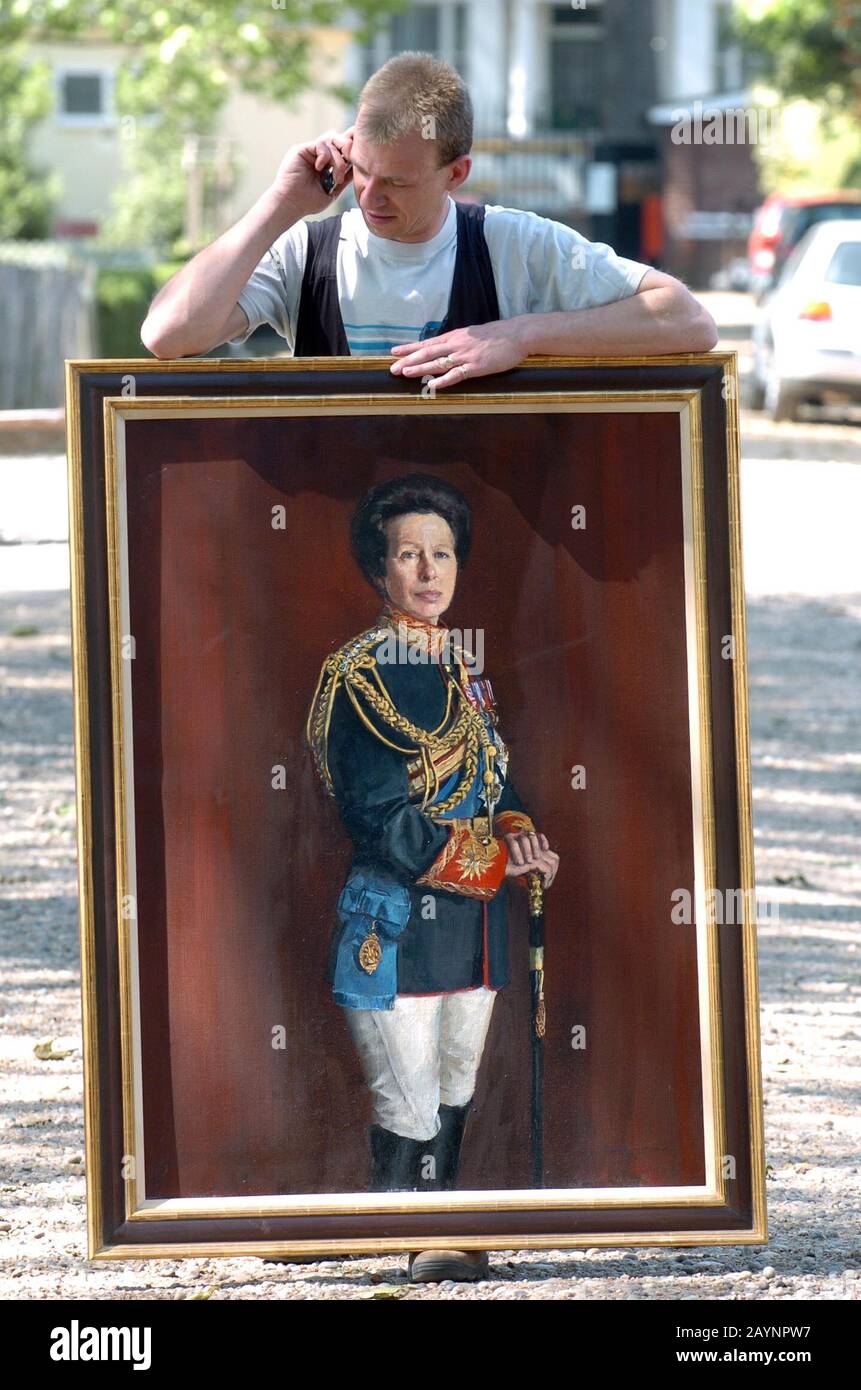 Un nouveau portrait de la princesse royale HRH par l'artiste Nick Basall dévoilé à l'Art London à Chelsea en 2004. Banque D'Images