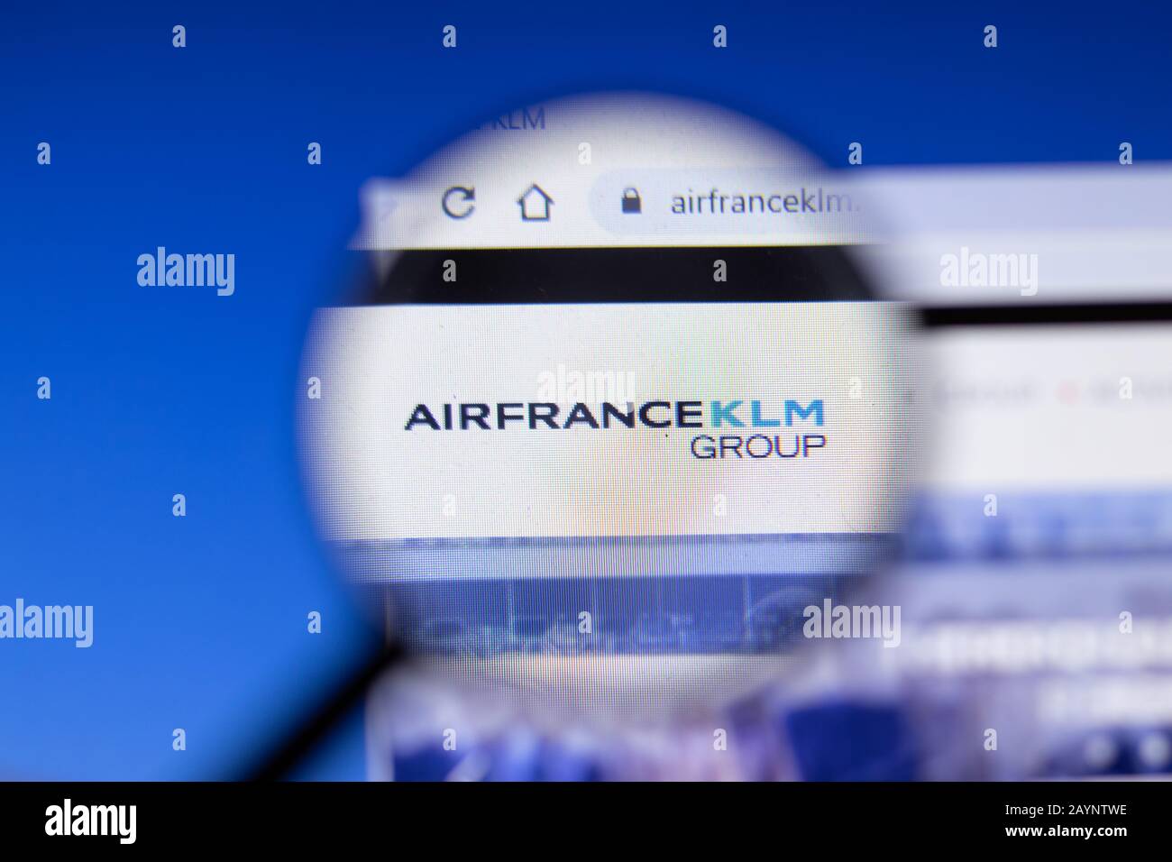 Saint-Petersburg, Russie - 18 février 2020: Air France KLM Company site web logo sur l'écran d'ordinateur portable. Écran avec icône, éditorial illustratif Banque D'Images