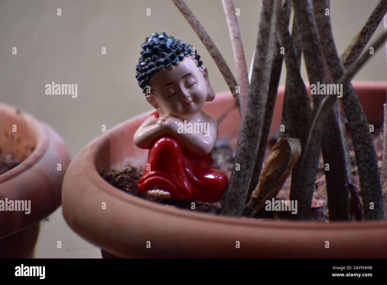 Petit Bouddha mignon et reposant Banque D'Images