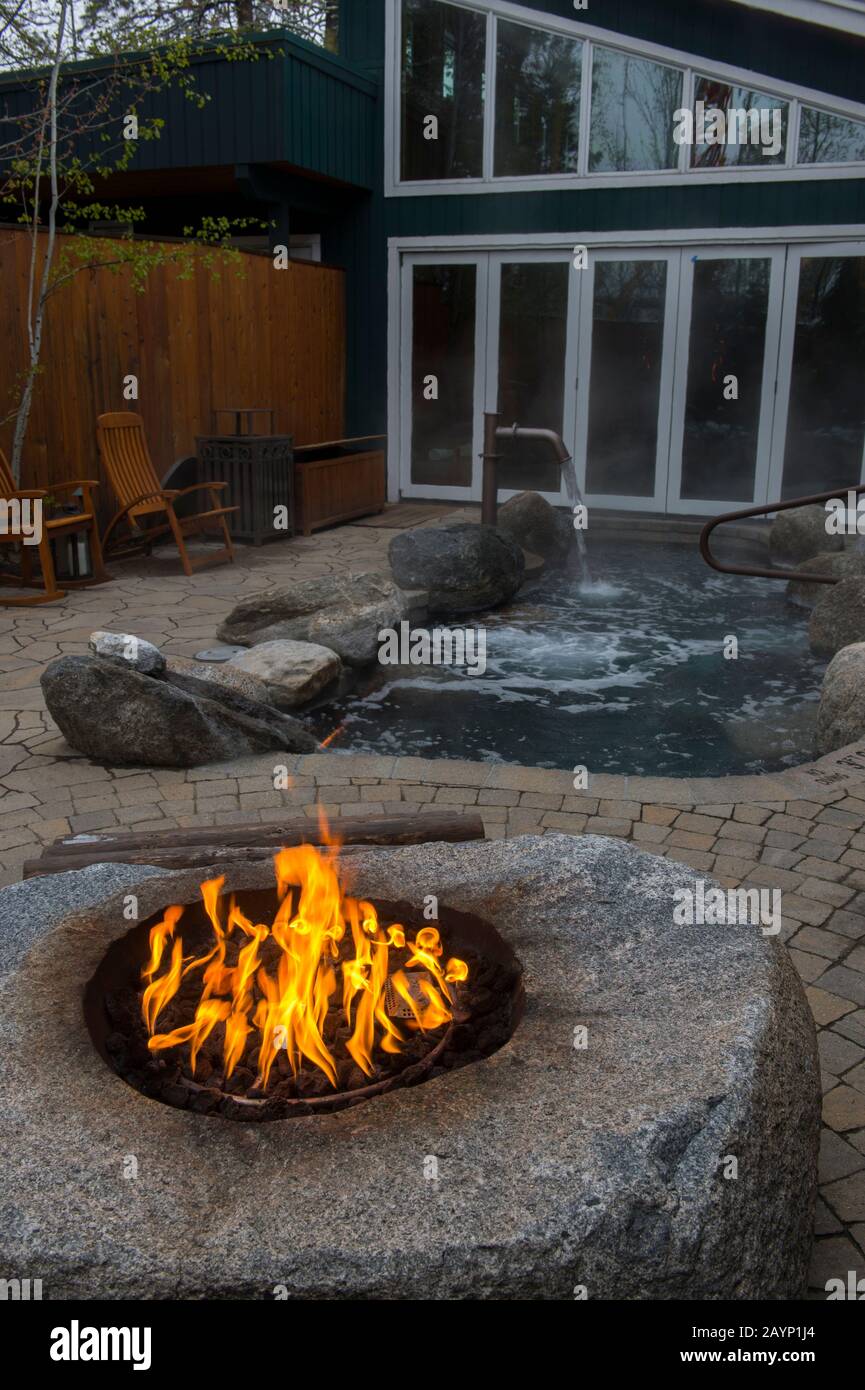 La piscine extérieure de The Cove, un spa authentique, au Shore Lodge de McCall, Idaho. Banque D'Images