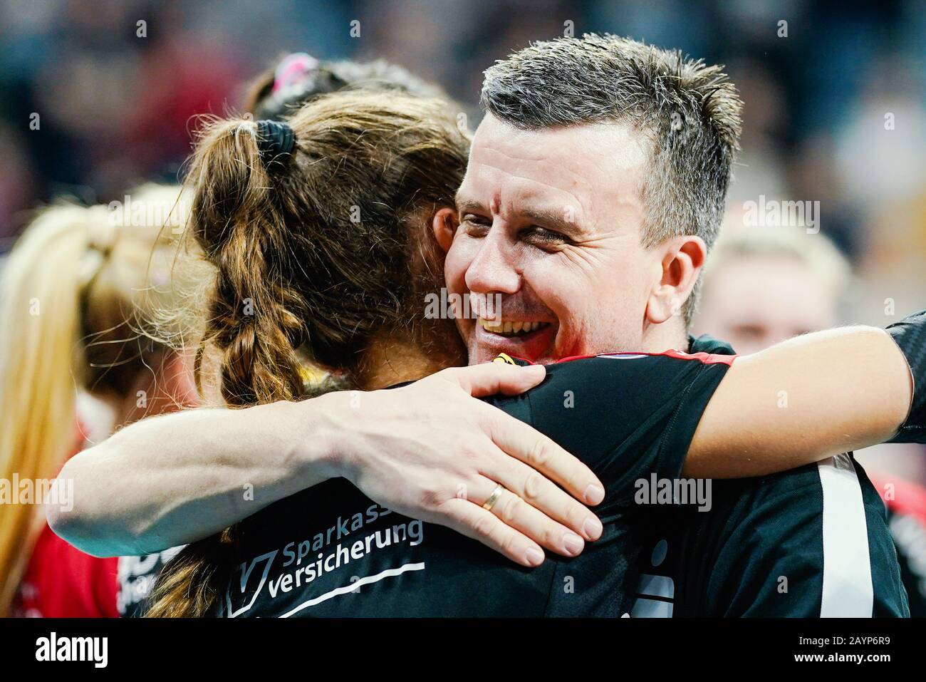 Mannheim, Allemagne. 16 février 2020. Volley-ball, femmes: DVV Cup, final, Dresdner SC - MTV Stuttgart, SAP Arena. L'entraîneur de Dresde Alexander Waibl est heureux de la victoire. Crédit: Uwe Anspach/Dpa/Alay Live News Banque D'Images