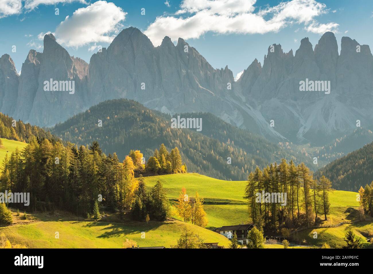 Vallée de Funes dans les alpes des Dolomites. L'automne dans les montagnes Banque D'Images