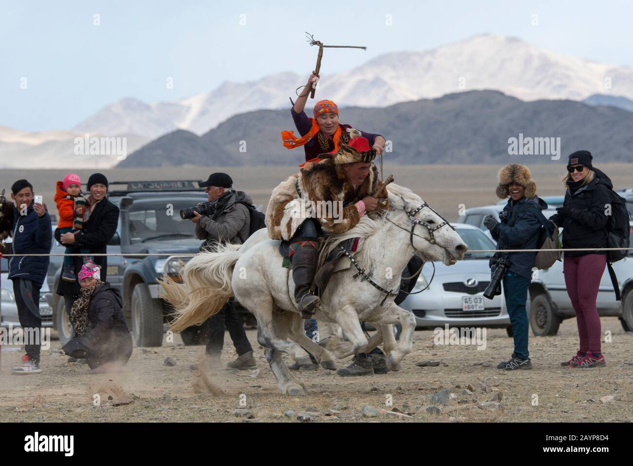 Le jeu Kyz Kuar (Rattraper une fille) est un jeu d'équitation traditionnel pour les couples étaient les garçons qui étaient fouettés par les filles si la fille le peut Banque D'Images