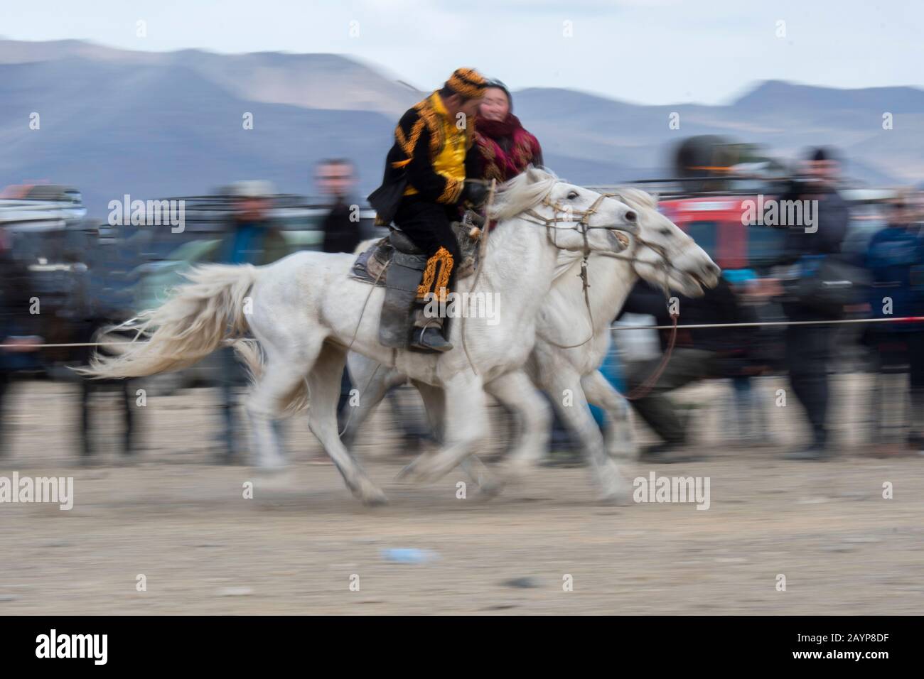 Le jeu Kyz Kuar (Rattraper une fille) est un jeu d'équitation traditionnel pour les couples étaient les garçons qui étaient fouettés par les filles si la fille le peut Banque D'Images