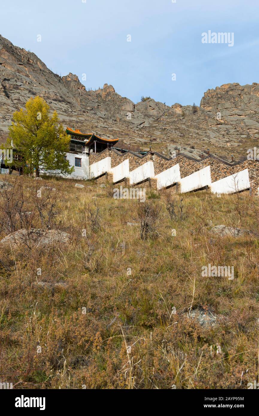 Vue sur le temple de Méditation Ariyabal dans le parc national de Gorkhi Terelj, à 60 km d'Ulaanbaatar, en Mongolie. Banque D'Images