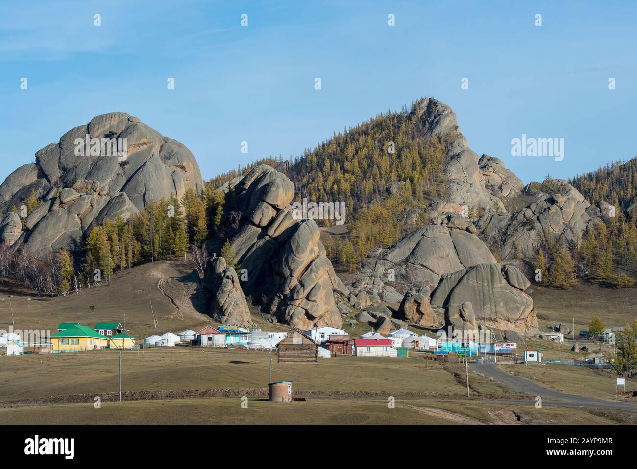 Camps touristiques dans le parc national de Gorkhi Terelj, à 60 km d'Oulan-Bator, en Mongolie. Banque D'Images