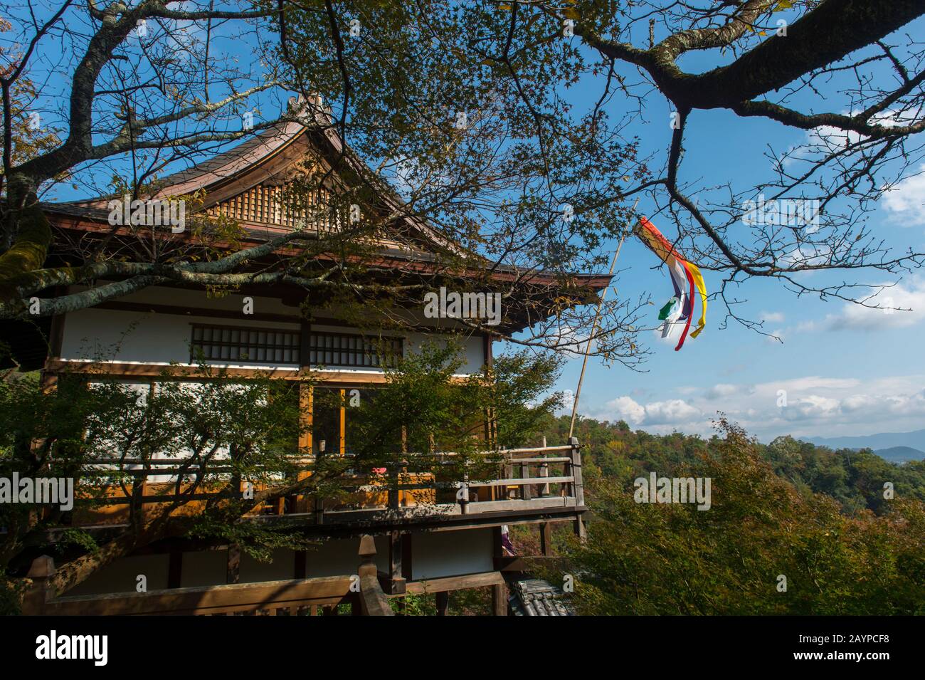 Le temple Senkoji dans la forêt au-dessus de la rivière Katsura à Kyoto, au Japon. Banque D'Images