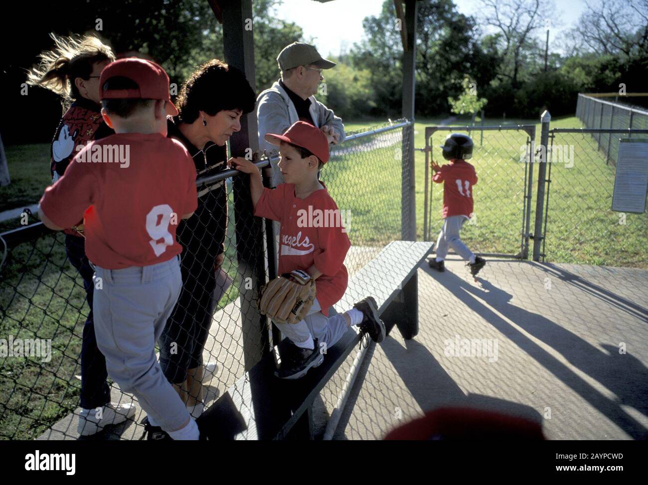 Austin, Texas : ligue de T-ball pour garçons et filles de cinq et six ans. ©Bob Daemmrich Banque D'Images