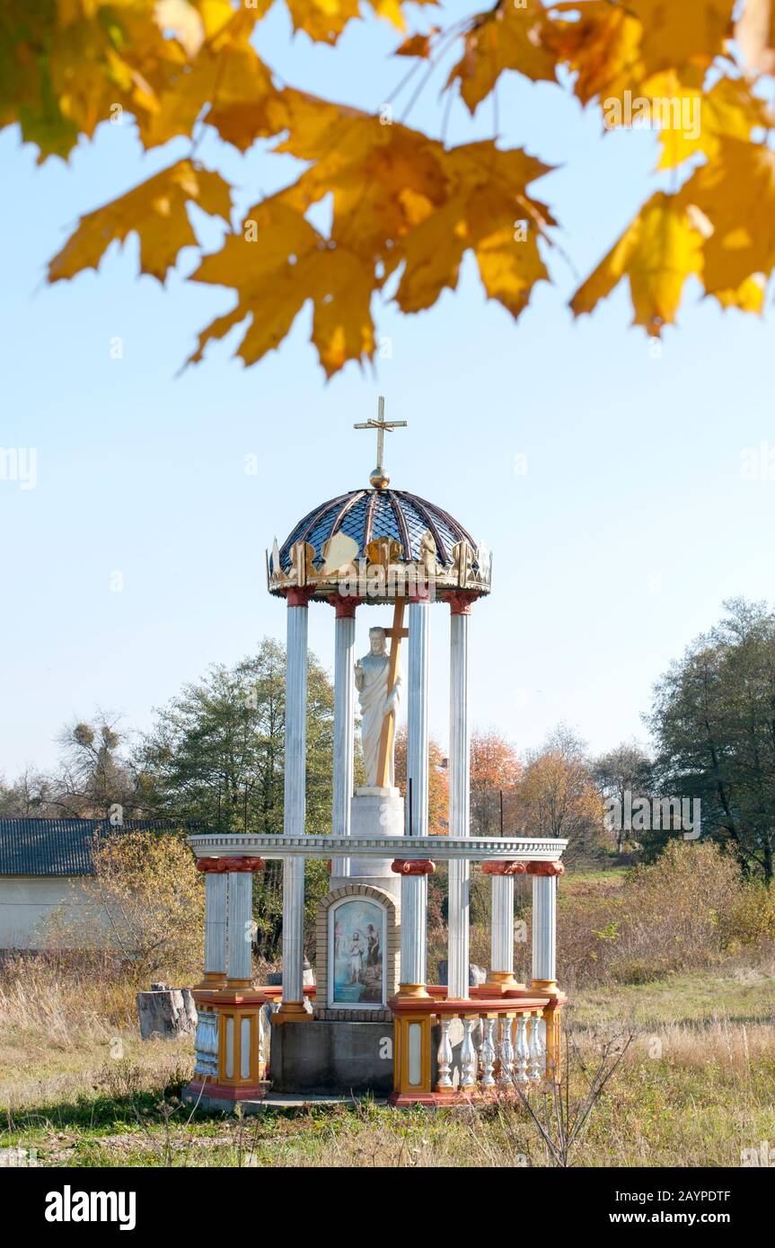 Statue d'un ange et de Jésus en plein air Banque D'Images