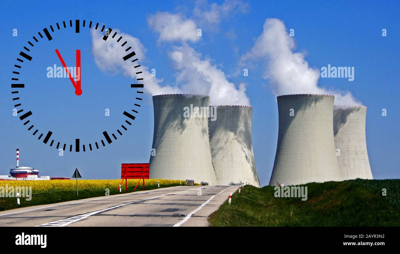 Centrale électrique, horloge affiche 5 avant 12, changement climatique, composition, Allemagne, Basse-Saxe Banque D'Images