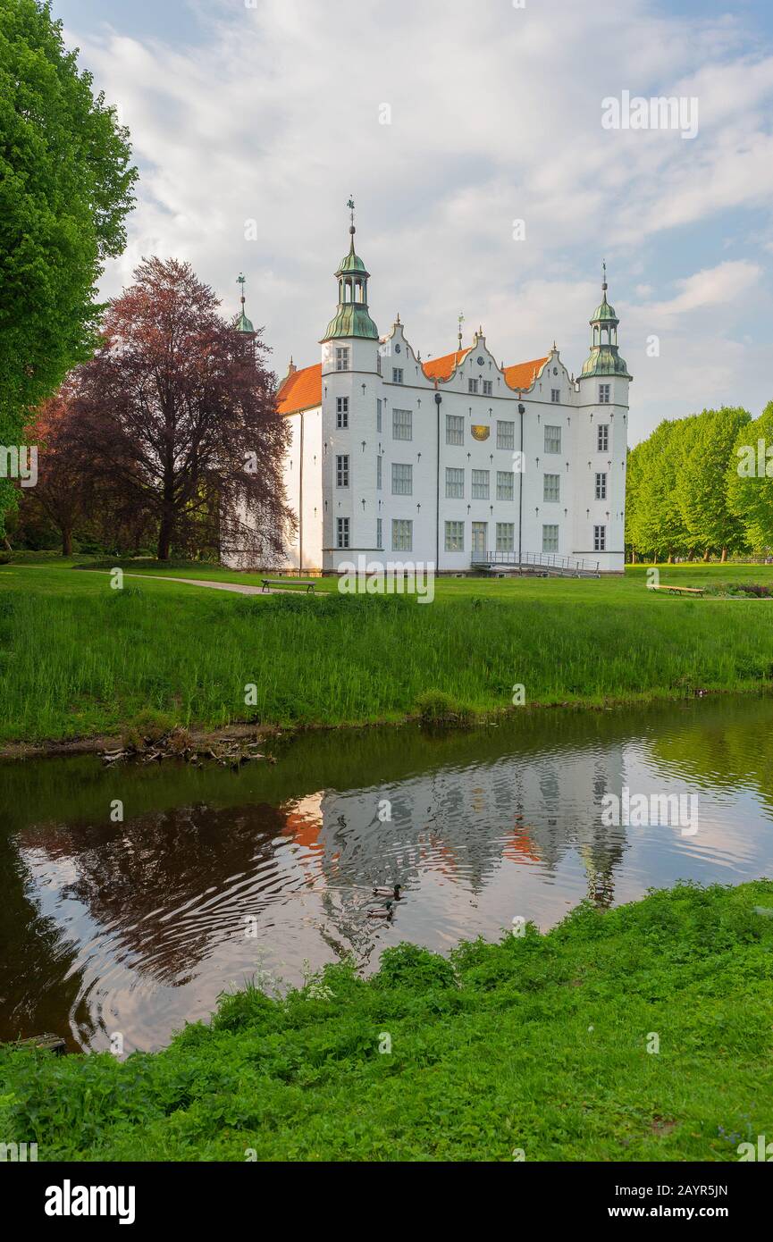 Castel Ahrensburg et jardins de palais, Allemagne, Schleswig-Holstein Banque D'Images