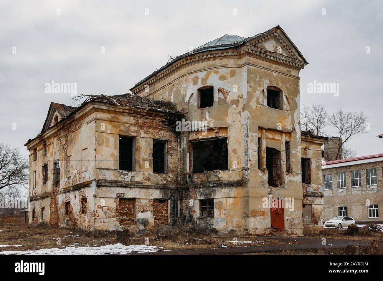 Une Ruine Vieux manoir en ruine Banque de photographies et d’images à haute ...