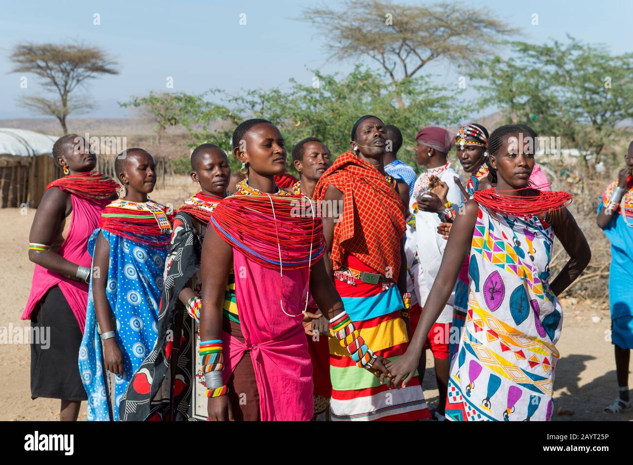 Samburu Tribes des gens dansant dans un village de Samburu près De la Réserve nationale de Samburu au Kenya. Banque D'Images