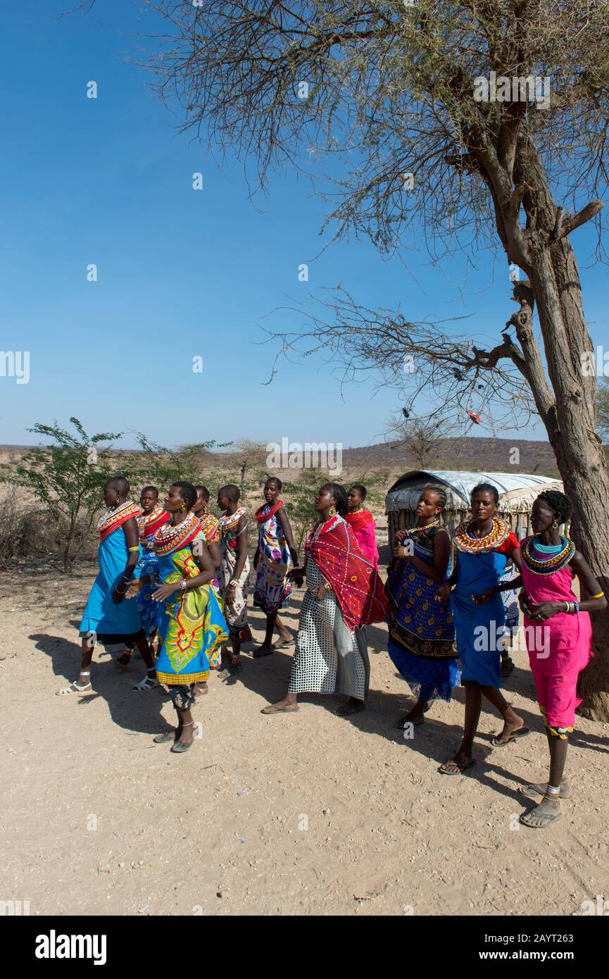 Samburu Tribes femmes dans un village de Samburu près De la Réserve nationale de Samburu au Kenya. Banque D'Images