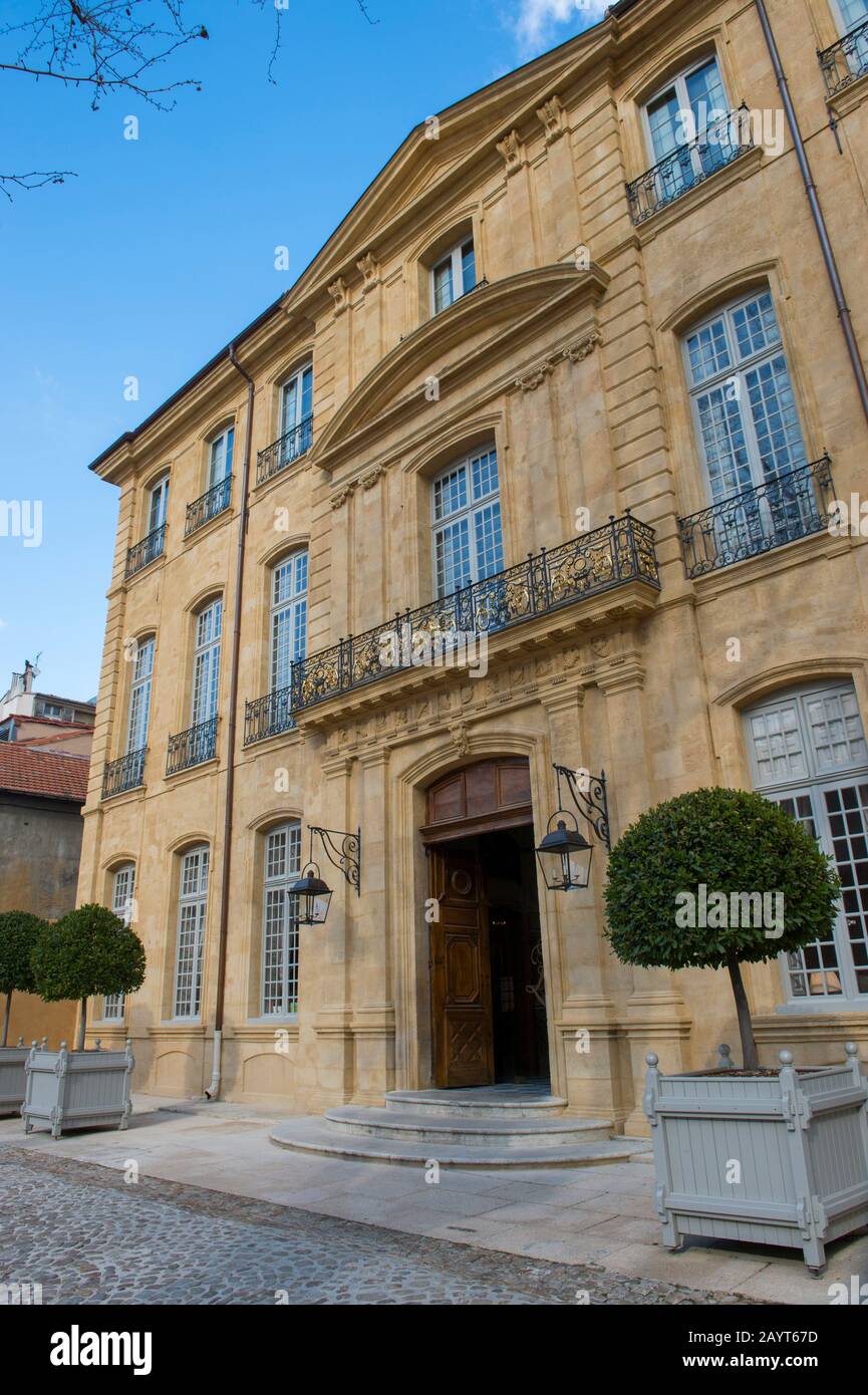 Le monument historique Hôtel de Caumont, situé dans la ville d'Aix-en-Provence, en France, a été construit de 1715 à 1742 et est maintenant un centre des arts Banque D'Images