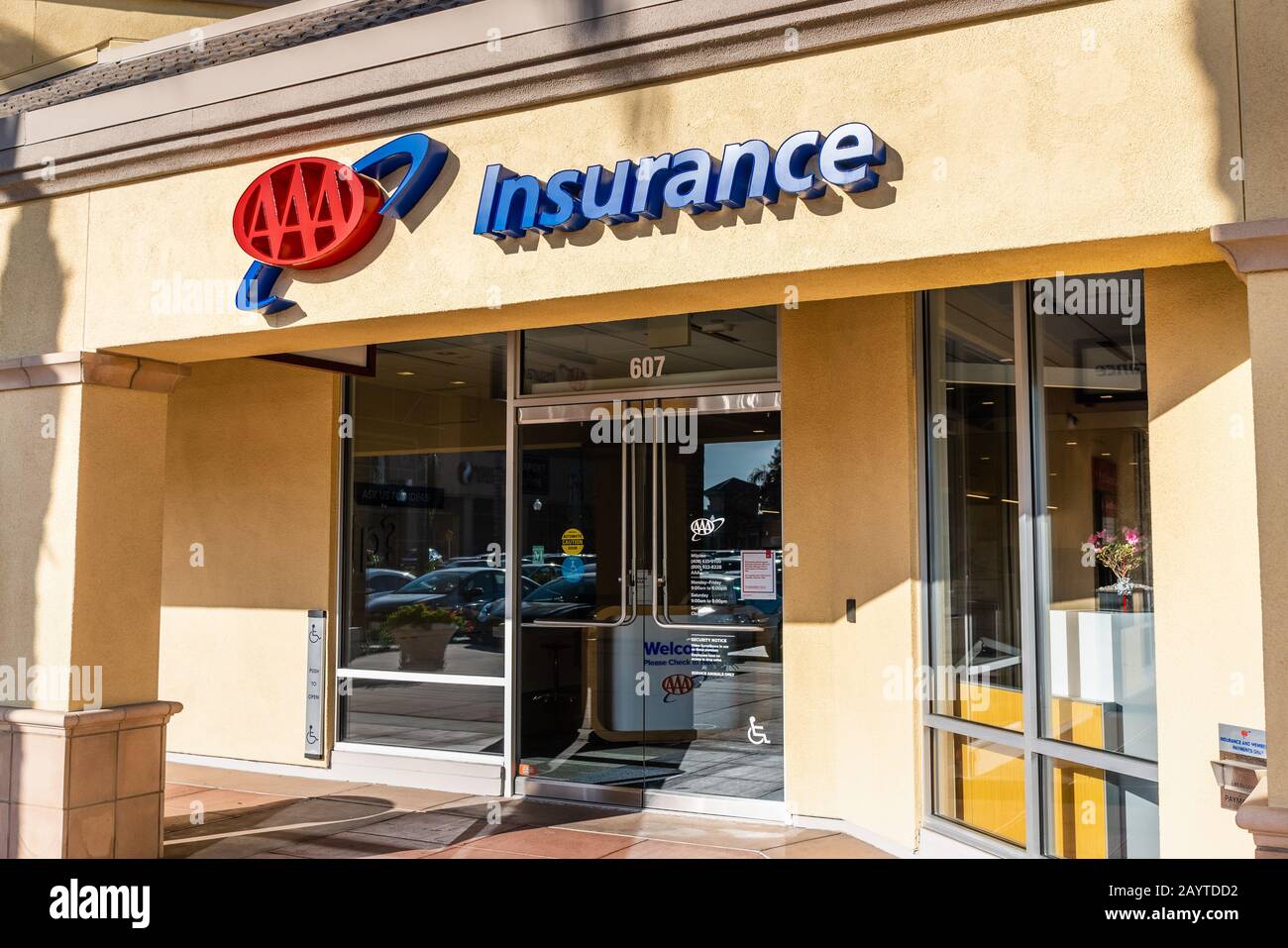 14 févr. 2020 Milpitas / CA / USA - AAA Insurance office dans la région de South San Francisco Bay; L'American Automobile Association (AAA – prononcé 'Triple Banque D'Images