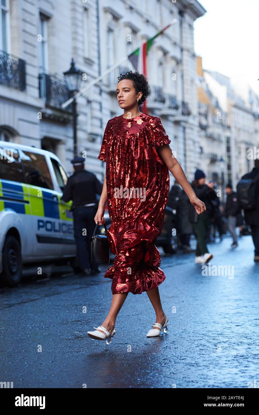 Le client arrive pour le Simone Rocha Runway Show, London Fashion week, automne/hiver 2020 Banque D'Images